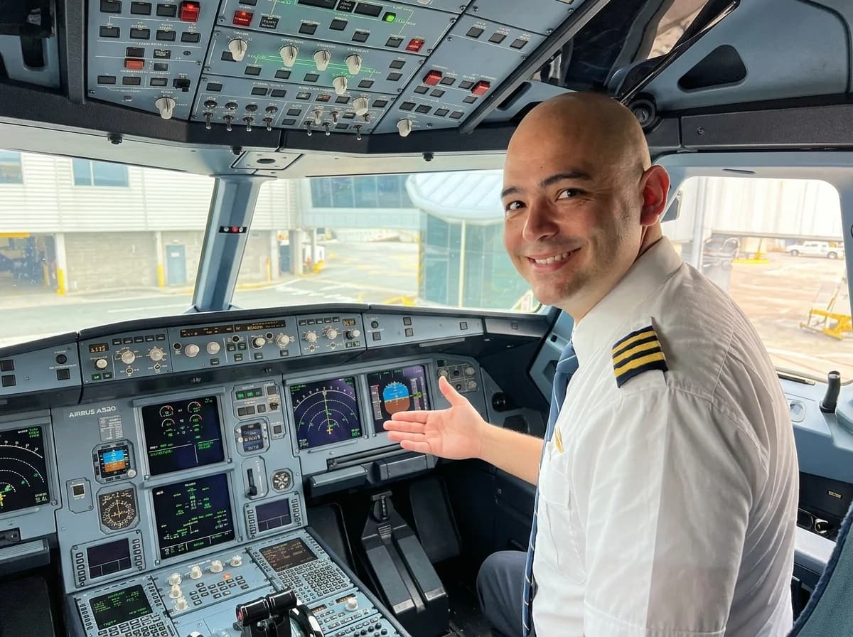 Piloto dándote la bienvenida a la cabina del Airbus A320